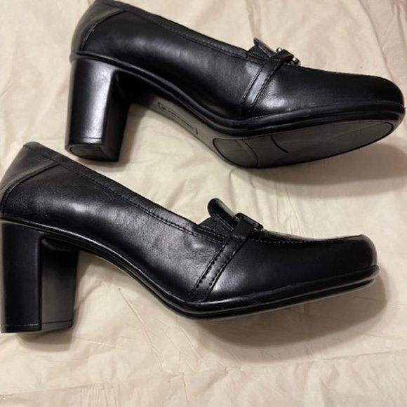 Naturalizer heels - Picture 2 of 4